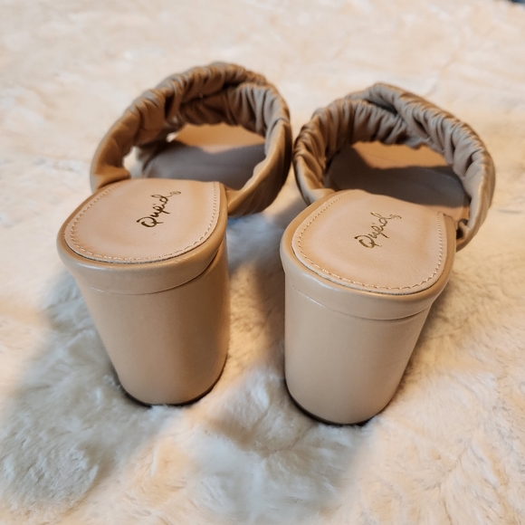 QUPID Nude / Tan Block Heel Summer Sandal,  Size 10, New! - Picture 3 of 8